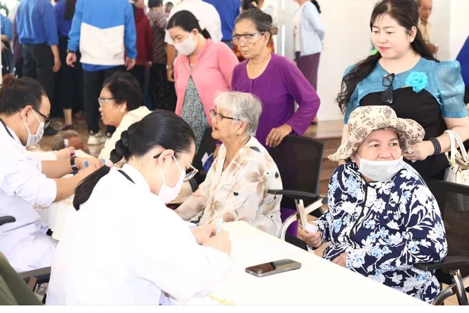 500 người cao tuổi ở xã Cần Giờ được khám bệnh, phát thuốc miễn phí