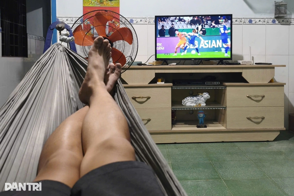 Thức khuya liên tục xem World Cup: Cảnh giác nợ ngủ tích luỹ gây đột quỵ
