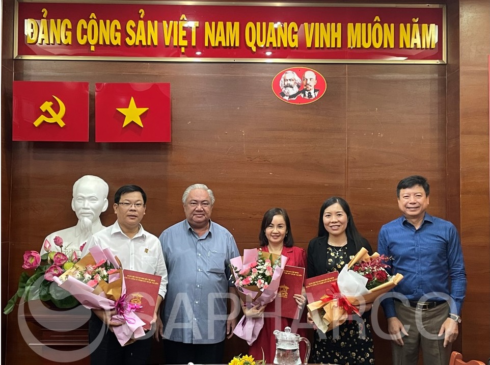 Sapharco tổ chức công bố các quyết định về công tác cán bộ Văn phòng Đảng ủy và Ban Tuyên giáo Đảng ủy Sapharco tổ chức công bố các quyết định về công tác cán bộ Văn phòng Đảng ủy và Ban Tuyên giáo Đảng ủy