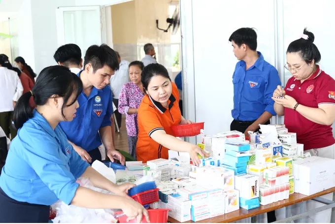500 người cao tuổi ở xã Cần Giờ được khám bệnh, phát thuốc miễn phí