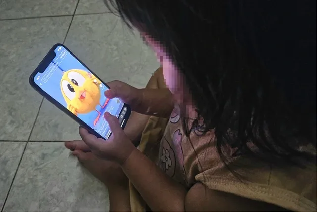 Nghiện lướt video ngắn: Bác sĩ cảnh báo hệ lụy ở trẻ nhỏ và thanh thiếu niên