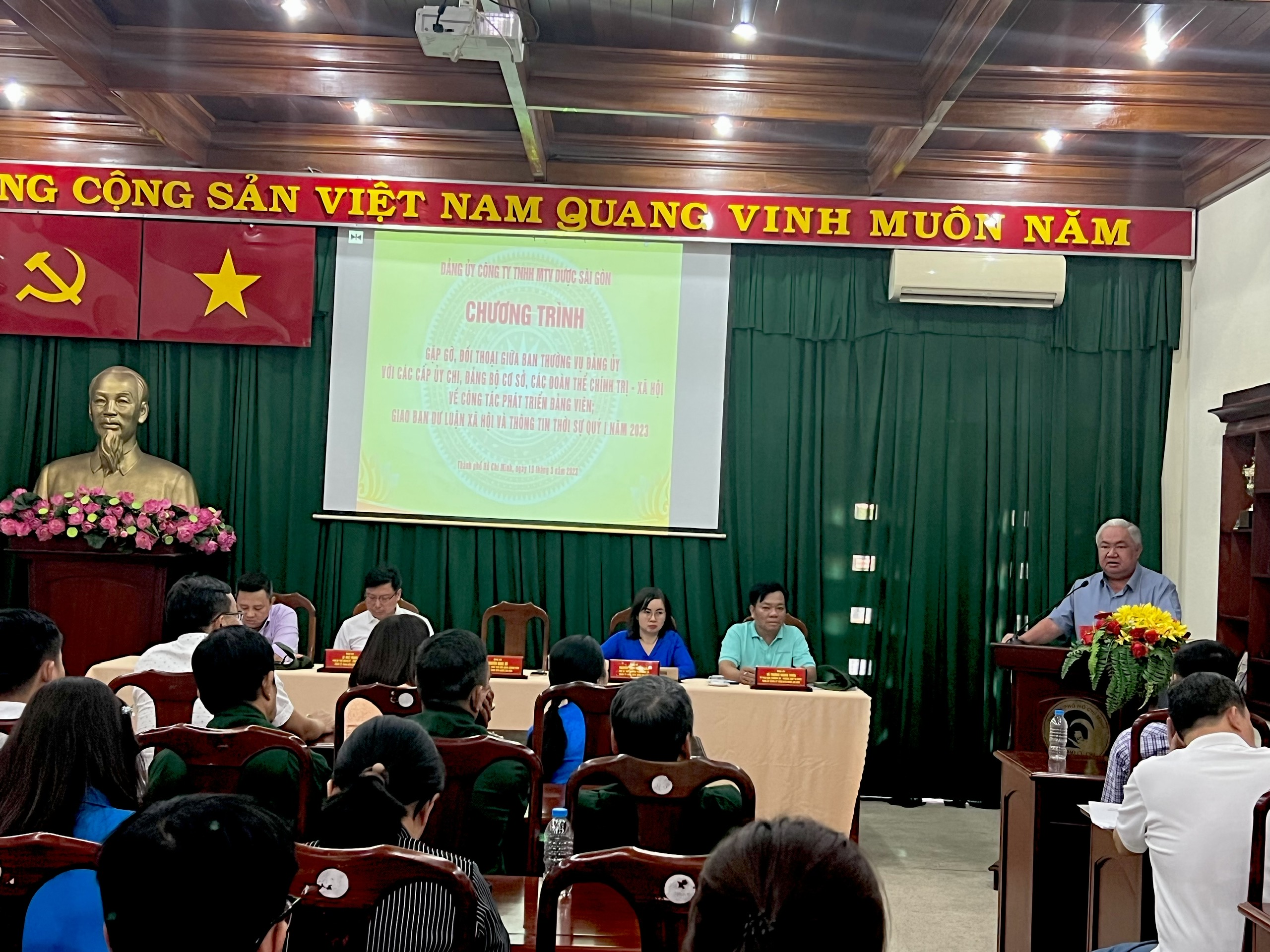 SAPHARCO - Tổ chức Chương trình gặp gỡ, đối thoại giữa Ban Thường vụ Đảng ủy với cấp ủy các chi đảng bộ cơ sở, các đoàn thể chính trị xã hội về công tác phát triển đảng viên; Hội nghị giao ban Dư luận xã hội và thông tin thời sự qúy I năm 2023.