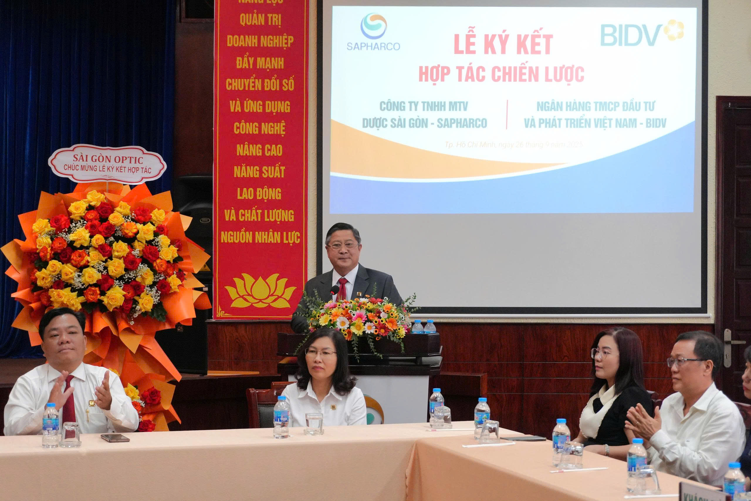Lễ ký kết hợp tác chiến lược giữa Công ty TNHH MTV Dược Sài Gòn (SAPHARCO) và Ngân hàng TMCP Đầu tư và Phát triển Việt Nam (BIDV) Lễ ký kết hợp tác chiến lược giữa Công ty TNHH MTV Dược Sài Gòn (SAPHARCO) và Ngân hàng TMCP Đầu tư và Phát triển Việt Nam (BIDV)