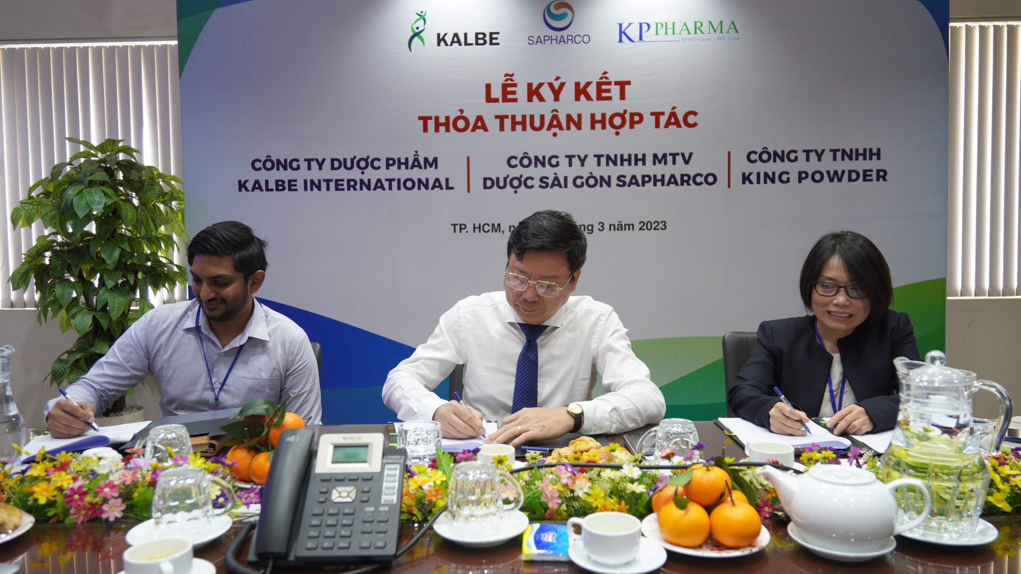 Lễ Ký Kết Thỏa Thuận Hợp Tác Với Công Ty Dược Phẩm Kalbe International & Công Ty TNHH King Powder Lễ Ký Kết Thỏa Thuận Hợp Tác Với Công Ty Dược Phẩm Kalbe International & Công Ty TNHH King Powder