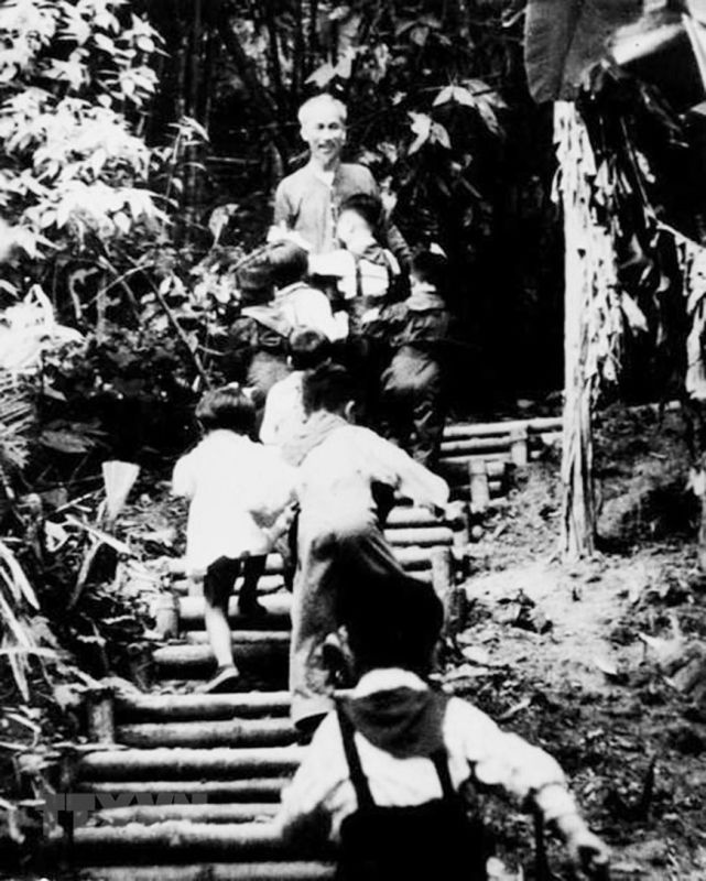 Tháng Năm nhớ Bác kính yêu