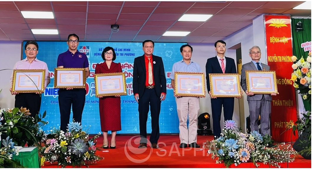 SAPHARCO vinh dự nhận bằng khen của Ban Chấp hành Trung ương Hội Chữ thập đỏ Việt Nam SAPHARCO vinh dự nhận bằng khen của Ban Chấp hành Trung ương Hội Chữ thập đỏ Việt Nam