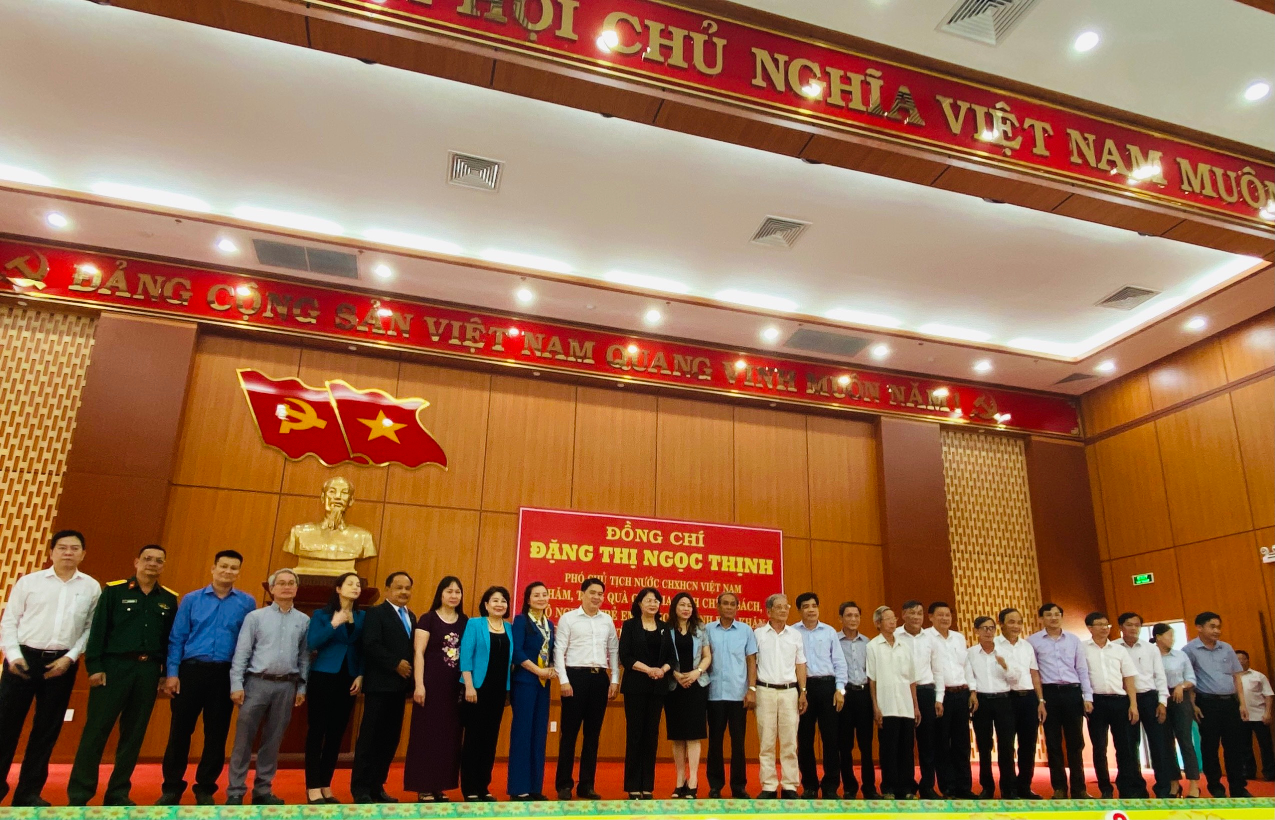 Sapharco tham gia cùng đoàn công tác của Đồng chí Đặng Thị Ngọc Thịnh, Phó Chủ tịch Nước CHXHCN Việt Nam, thăm, trao tặng quà cho gia đình chính sách, bà con dân tộc thiểu số, hộ nghèo, trẻ em có hoàn cảnh khó khăn tại huyện Hiệp Đức và huyện Duy Xuyên, tỉnh Quảng Nam.