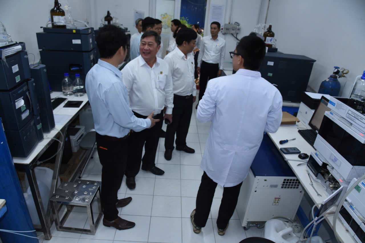 Đoàn Công ty TNHH MTV Dược Sài Gòn thăm quan và làm việc tại Viện Kiểm nghiệm Thuốc TP. Hồ Chí Minh.