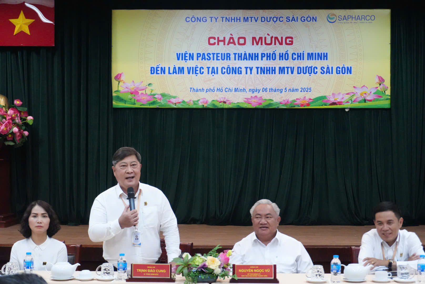 Công ty TNHH MTV Dược Sài Gòn (Sapharco) đón tiếp và làm việc với Viện Pasteur Thành phố Hồ Chí Minh.