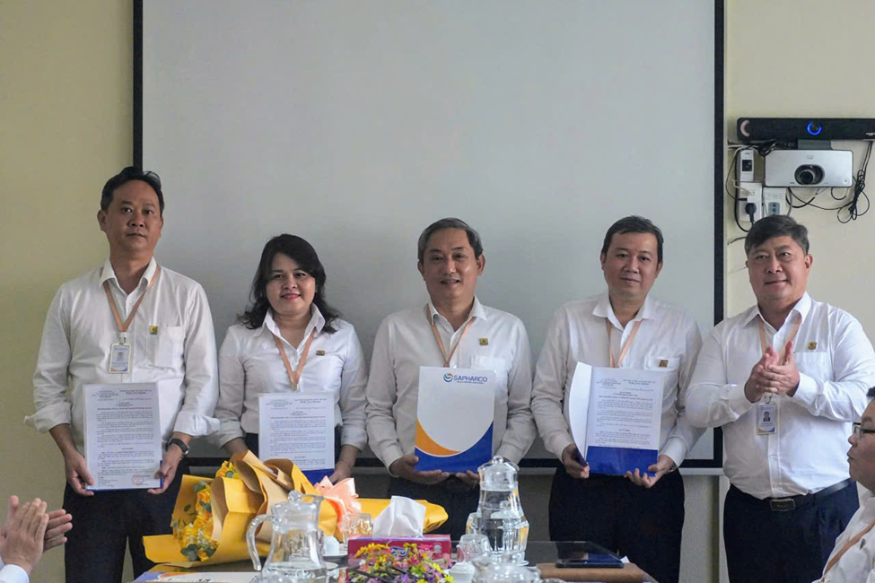 SAPHARCO Công bố và trao quyết định về việc tiếp nhận và bổ nhiệm Phó Tổng Giám đốc, tinh gọn bộ máy nhân sự Công ty TNHH MTV Dược Sài Gòn.