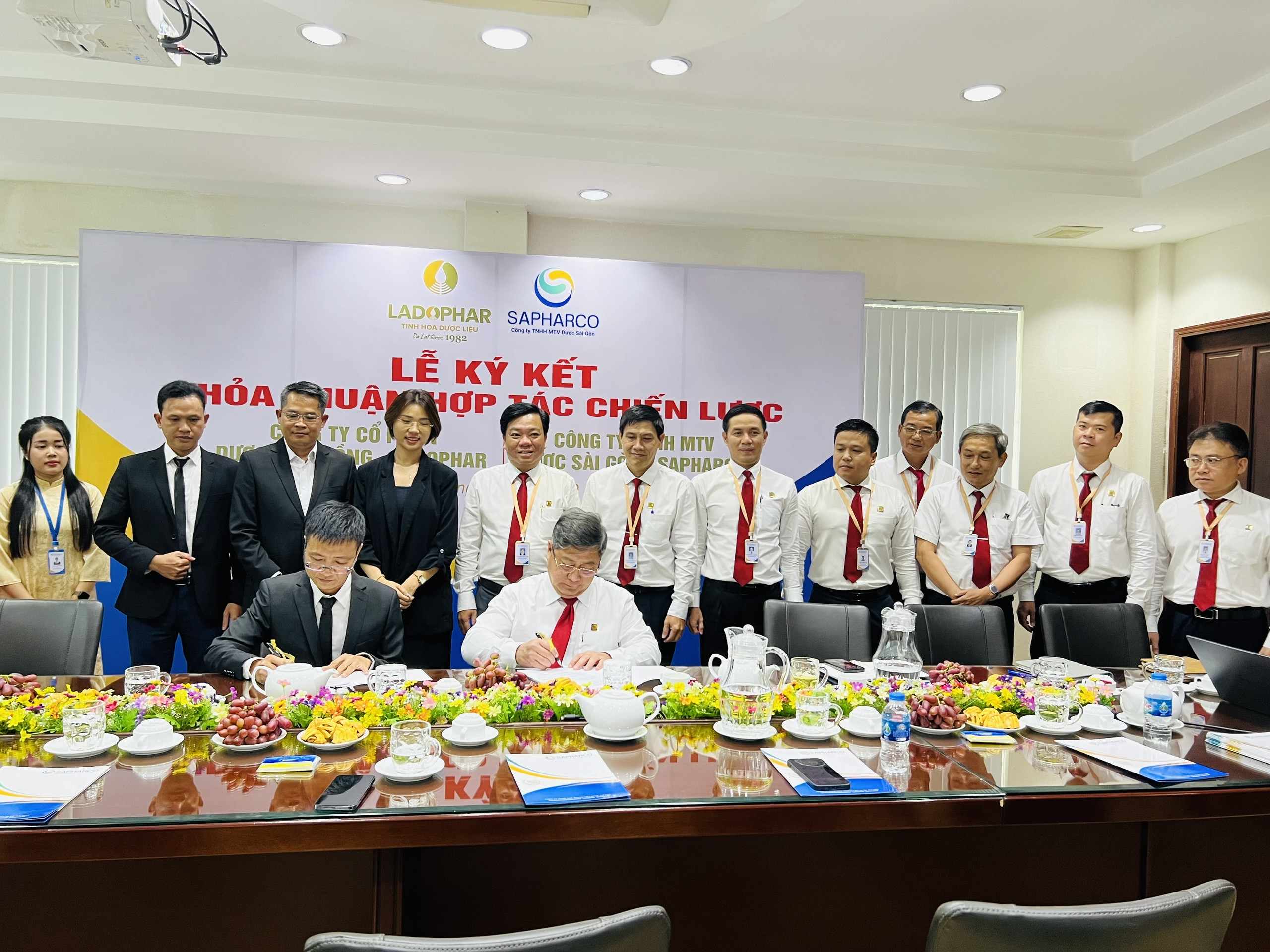 SAPHARCO ký kết thỏa thuận hợp tác với Công ty Cổ phần Dược phẩm Lâm Đồng (LADOPHAR).