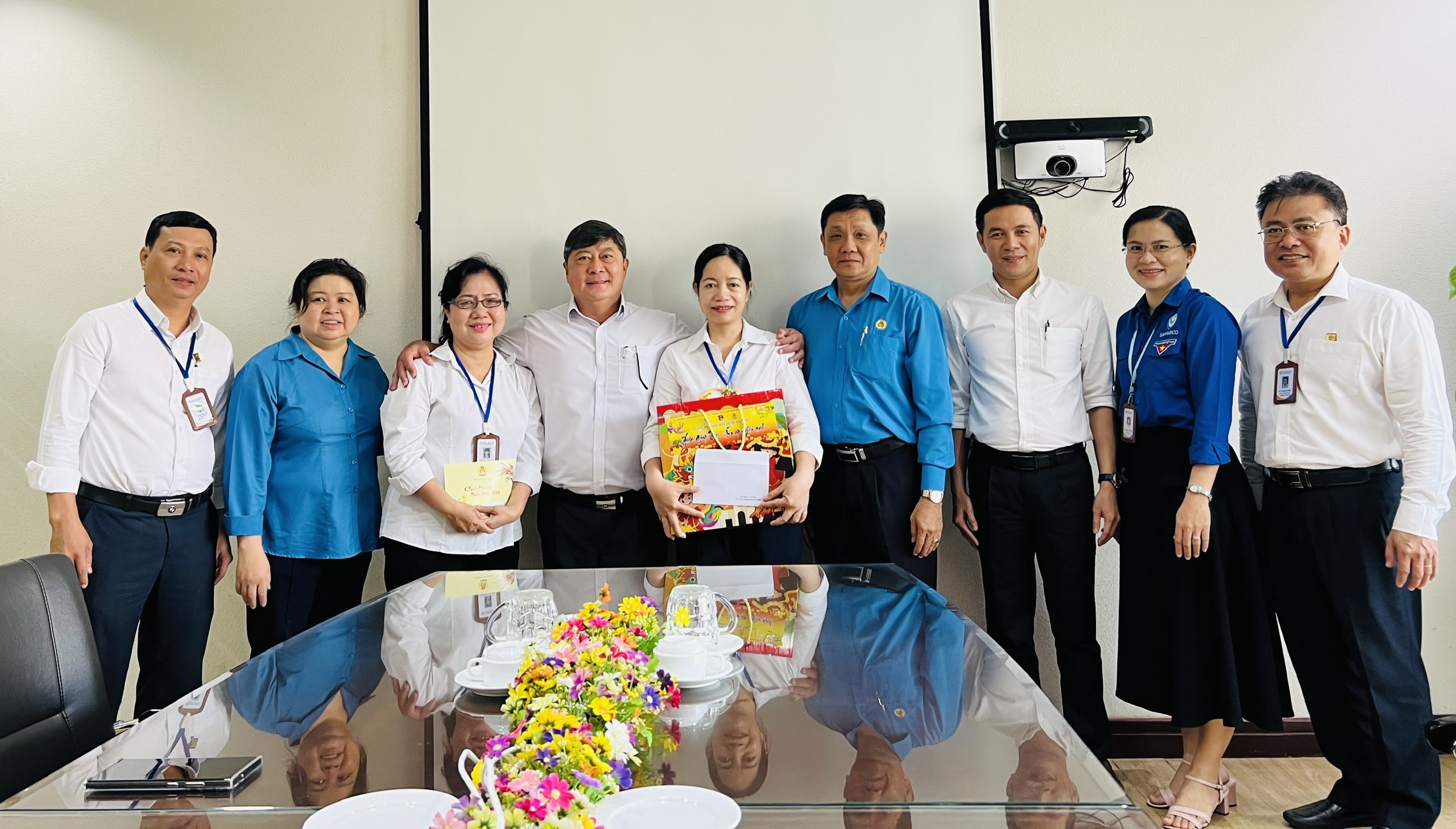 SAPHARCO - Xuân Giáp Thìn ấm áp nghĩa tình SAPHARCO - Xuân Giáp Thìn ấm áp nghĩa tình