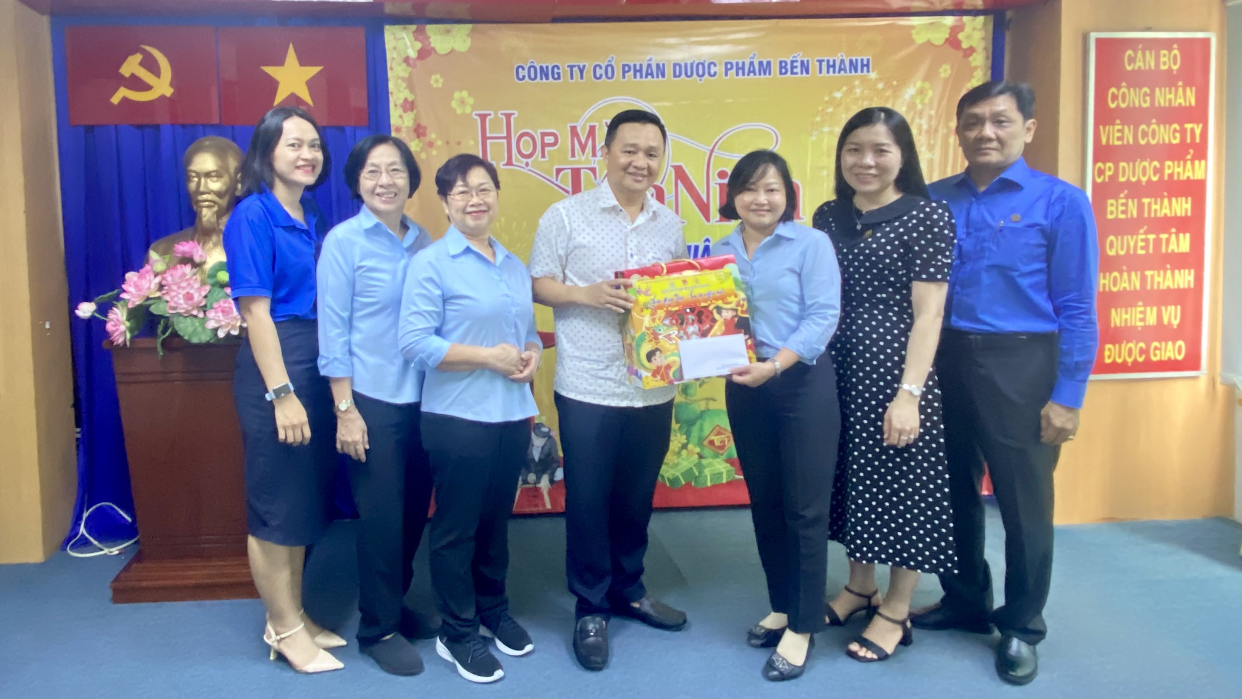 SAPHARCO - Xuân Giáp Thìn ấm áp nghĩa tình SAPHARCO - Xuân Giáp Thìn ấm áp nghĩa tình