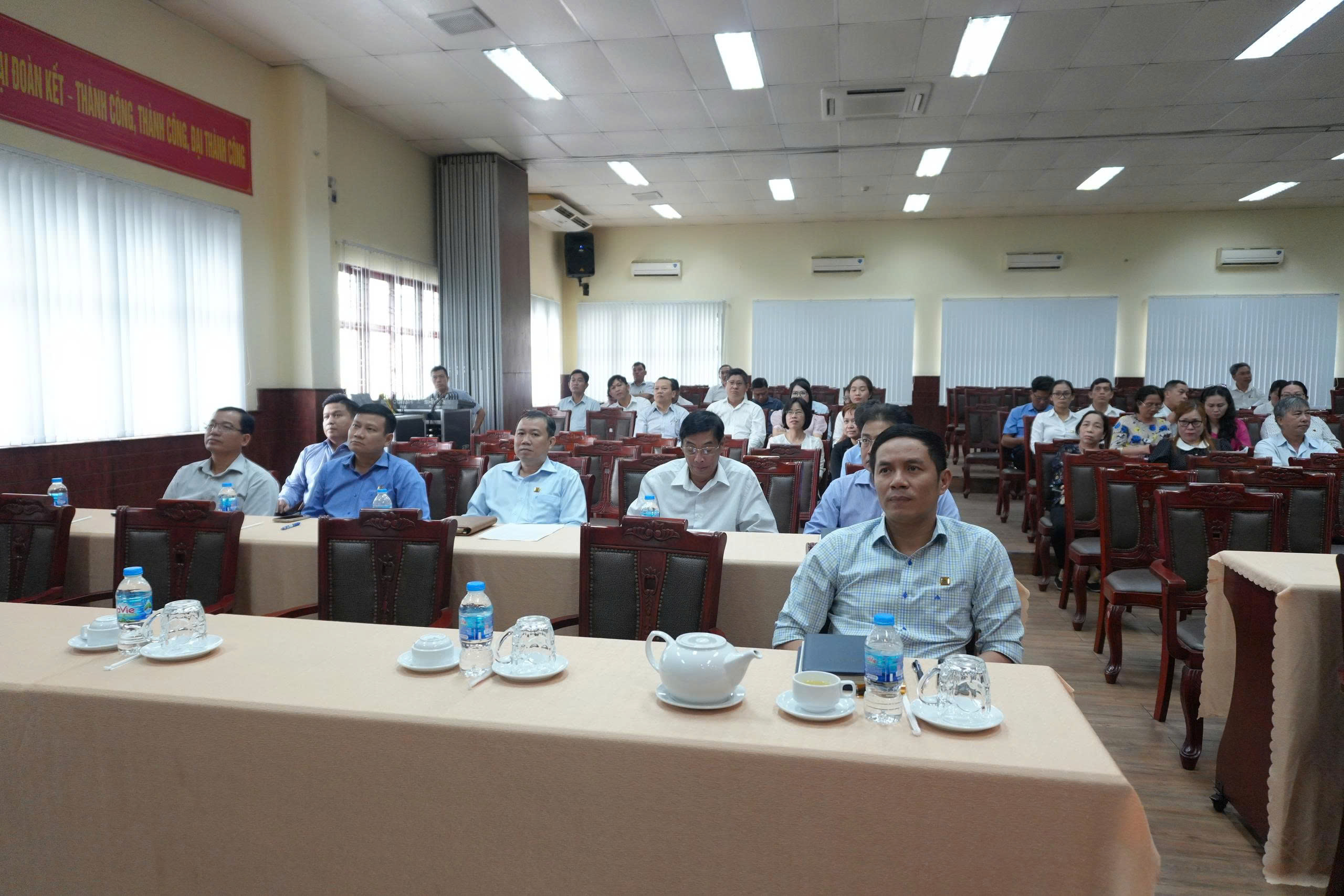Công ty TNHH Một thành viên Dược Sài Gòn tham dự Hội nghị toàn quốc quán triệt 04 Nghị quyết của Bộ Chính trị Công ty TNHH Một thành viên Dược Sài Gòn tham dự Hội nghị toàn quốc quán triệt 04 Nghị quyết của Bộ Chính trị