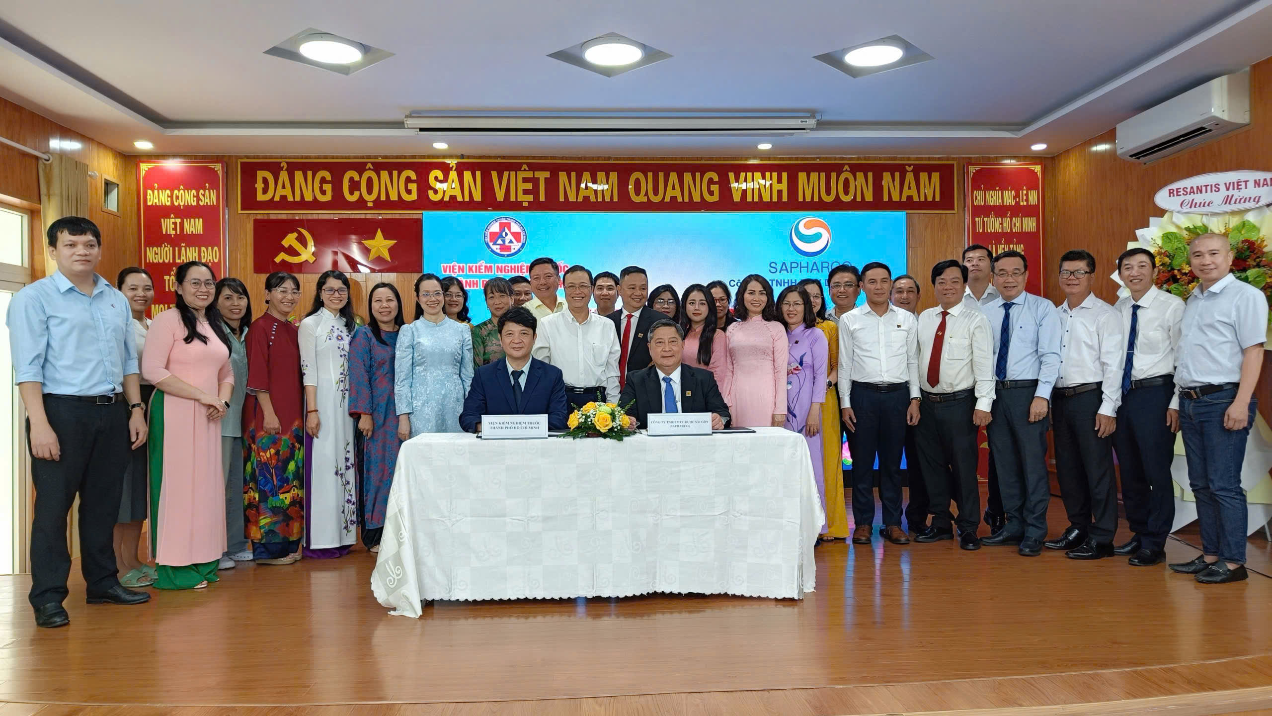 Lễ ký kết biên bản ghi nhớ hợp tác giữa SAPHARCO và Viện Kiểm nghiệm thuốc Thành phố Hồ Chí Minh: Mở ra cơ hội phát triển bền vững
