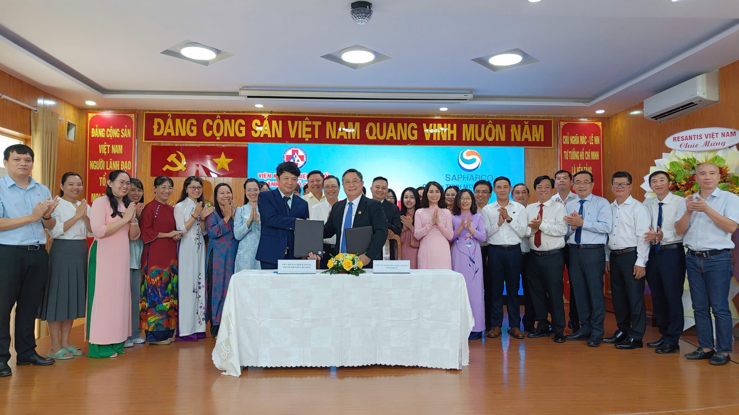 Lễ ký kết biên bản ghi nhớ hợp tác giữa SAPHARCO và Viện Kiểm nghiệm thuốc Thành phố Hồ Chí Minh: Mở ra cơ hội phát triển bền vững