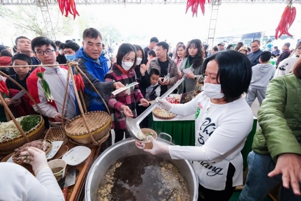 Cẩn thận bẫy muối ăn trong nước phở