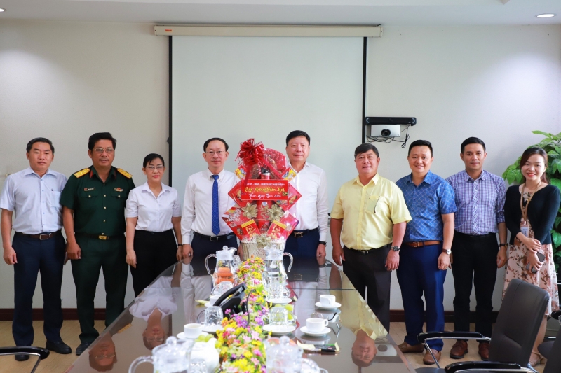 Lãnh đạo Quận 4 thăm, chúc tết Công ty TNHH MTV Dược Sài Gòn (Sapharco)