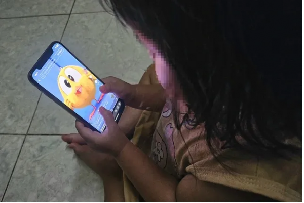 Nghiện lướt video ngắn: Bác sĩ cảnh báo hệ lụy ở trẻ nhỏ và thanh thiếu niên