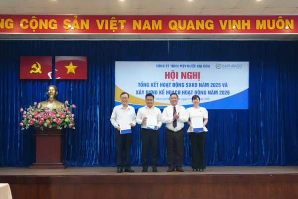 SAPHARCO công bố và trao quyết định về công tác cán bộ