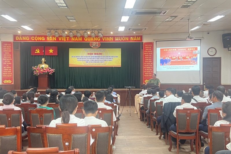 Sapharco - Tổ chức Hội nghị báo cáo chuyên đề: Nâng cao nhận thức, vai trò, trách nhiệm của cán bộ, đảng viên, người lao động về thực hiện hiệu quả Nghị quyết số 35-NQ/TW và Đề án 05-ĐA/TU, thông tin thời sự trong nước và quốc tế.