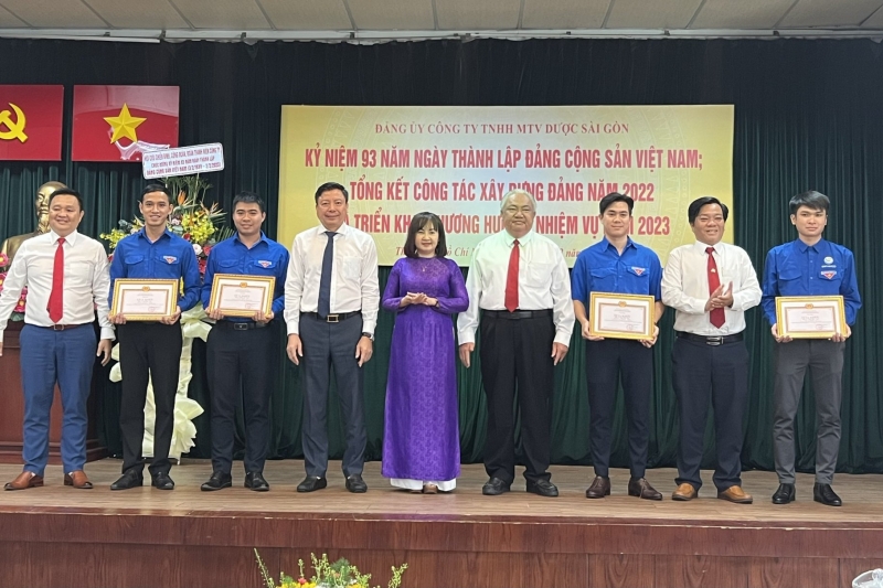 Sapharco tổ chức Lễ kỷ niệm 93 năm Ngày thành lập Đảng Cộng sản Việt Nam, trao tặng Huy hiệu Đảng, tổng kết công tác xây dựng Đảng năm 2022, triển khai phương hướng và nhiệm vụ năm 2023