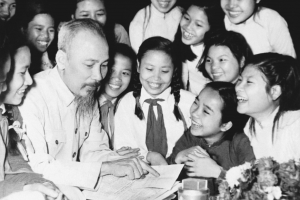 Tháng Năm nhớ Bác kính yêu